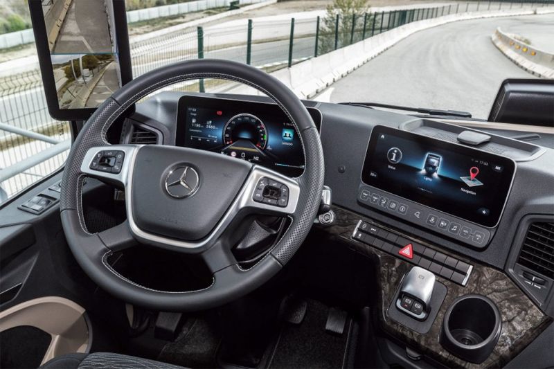 
                                    Полуавтономный грузовик Mercedes-Benz начнут собирать в России
                            
