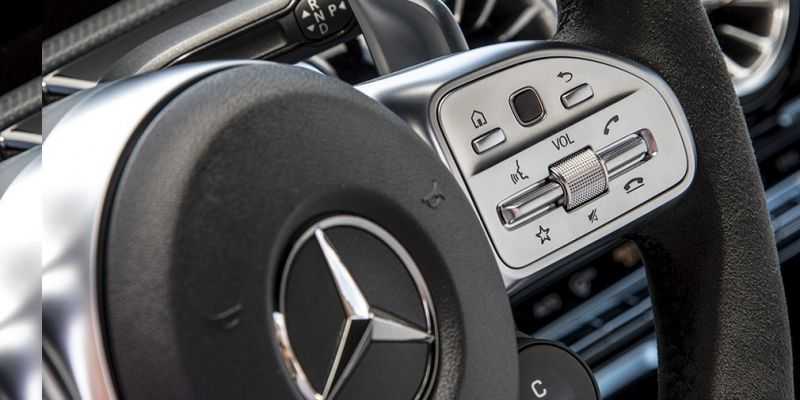 
                                    Интеллигенция. Первый тест нового Mercedes-AMG A 35
                            