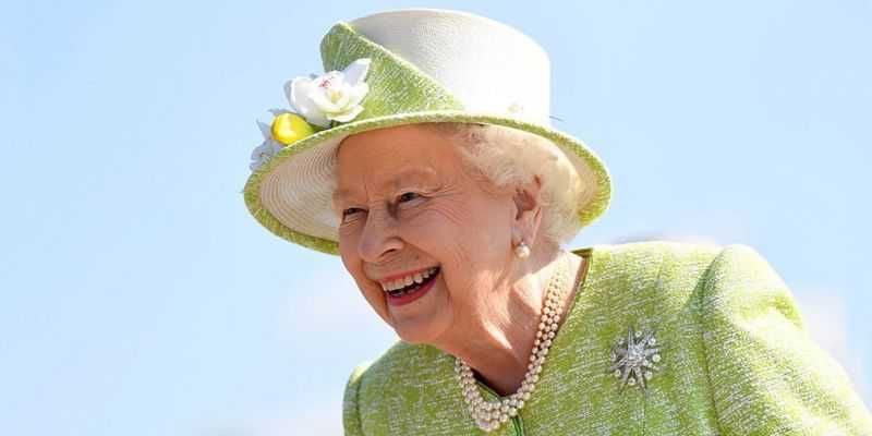 
                                    Королева Великобритании отказалась от езды за рулем
                            