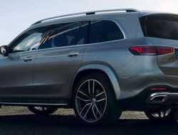 Новый Mercedes-Benz GLS рассекретили до премьеры