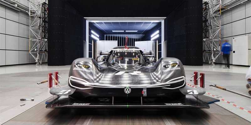 
                                    Volkswagen показал гоночный электрокар для рекорда на Нюрбургринге
                            