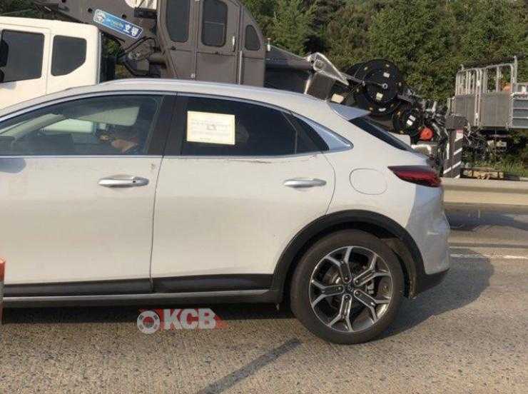 Новейший кроссовер KIA Xceed показался без камуфляжа