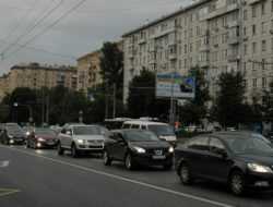 Власти Москвы попросили водителей пересесть на метро из-за непогоды