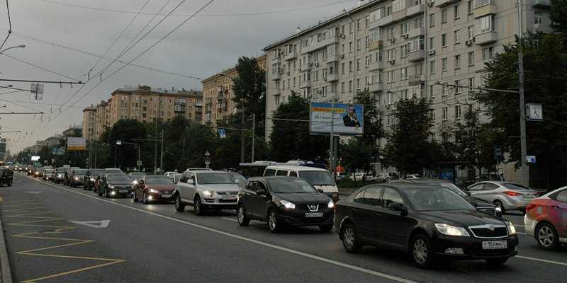 
                                    Власти Москвы попросили водителей пересесть на метро из-за непогоды
                            