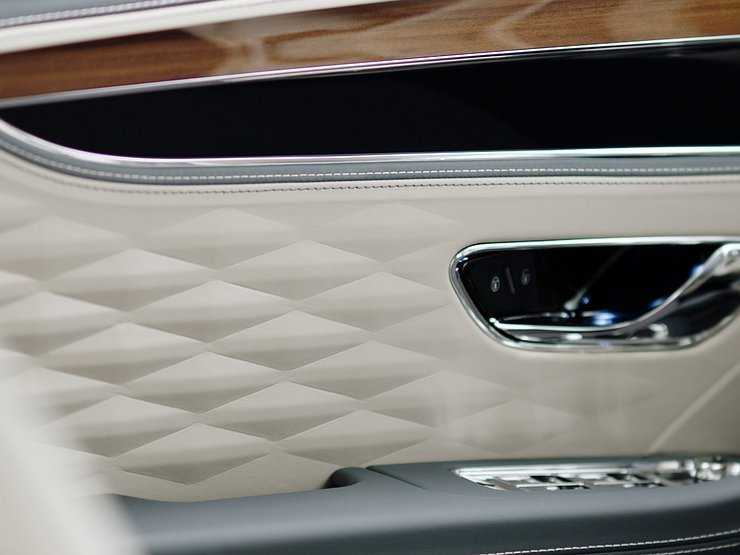 Новый Bentley Flying Spur раскрывают по частям