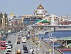 Власти Москвы попросили водителей пересесть на метро