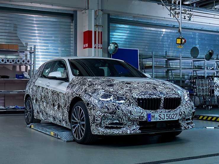 Немцы показали тизер нового BMW 1-й серии