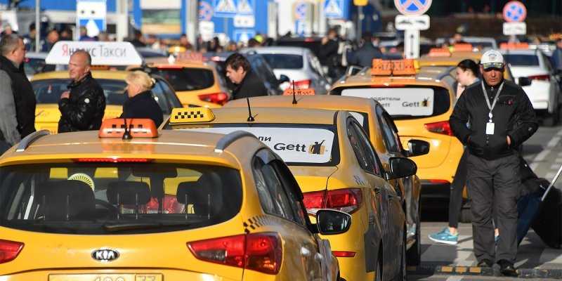 
                                    Стало известно, куда чаще всего в Москве вызывают такси
                            