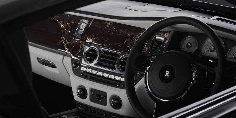 
                                    Rolls-Royce Wraith посвятили первому полету через Атлантику
                            