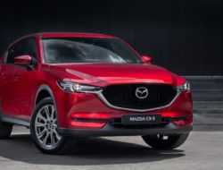 Mazda назвала российские цены на обновленный кроссовер CX-5