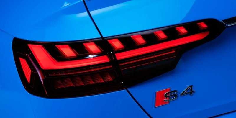 
                                    Audi представила обновленные седан и универсал A4
                            