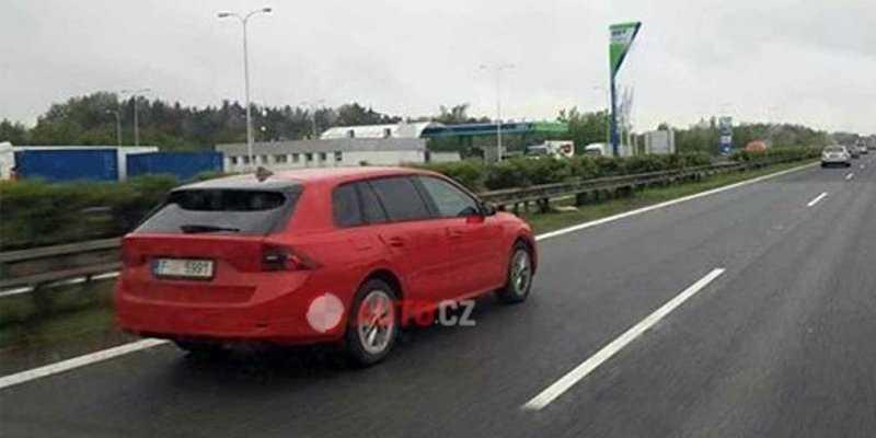 
                                    Новую Skoda Octavia заметили без камуфляжа
                            