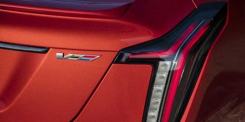 
                                    Cadillac представил спортивные седаны CT4-V и CT5-V
                            