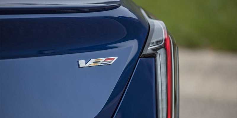 
                                    Cadillac представил спортивные седаны CT4-V и CT5-V
                            