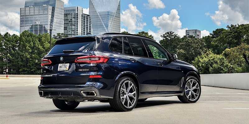 
                                    BMW выпустила самые мощные версии кроссоверов X5 и X7
                            