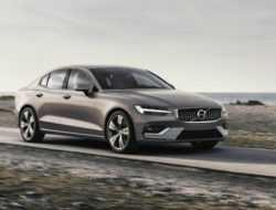 Volvo назвала российские цены на новый седан S60