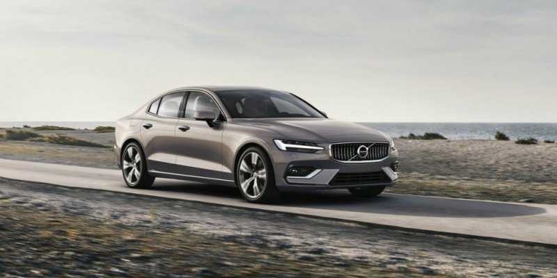 
                                    Volvo назвала российские цены на новый седан S60
                            