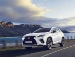 Представлен обновленный кроссовер Lexus RX