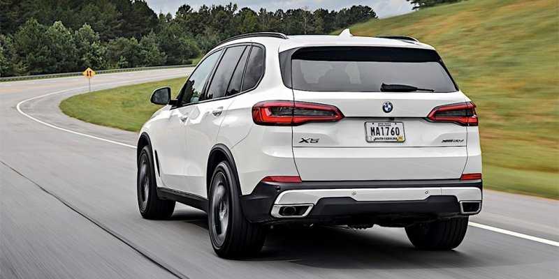 
                                    BMW выпустила самые мощные версии кроссоверов X5 и X7
                            