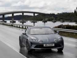 Спорткар Alpine A110 стал мощнее и быстрее