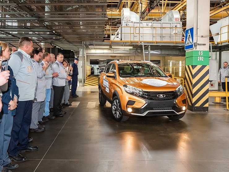 Как LADA XRAY Cross разменял первый миллион