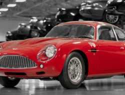 Aston Martin возродил классический DB4 Zagato