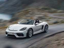 Новый Porsche 718 Boxster GT4 получил 420-сильную «шестерку»