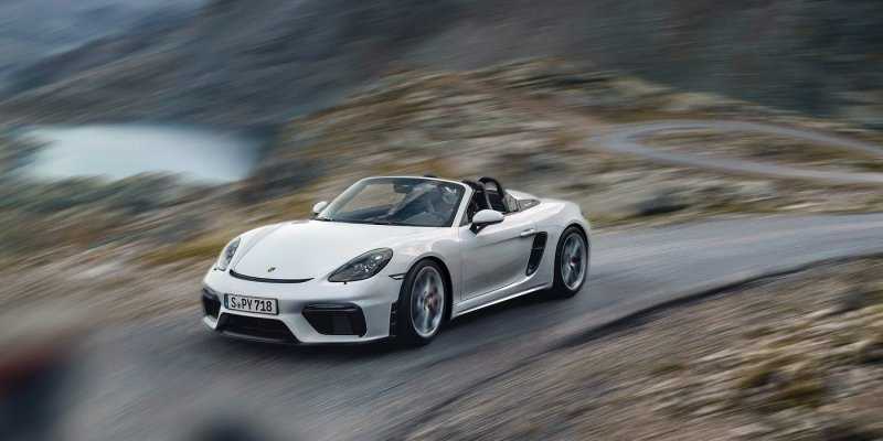 
                                    Новый Porsche 718 Boxster GT4 получил 420-сильную «шестерку»
                            