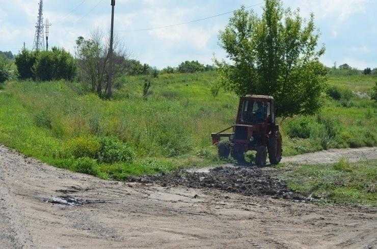 Почему водителю критически важно смотреть на обочину дороги