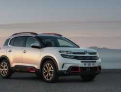 Citroen назвал рублевую стоимость флагманского кроссовера C5 Aircross