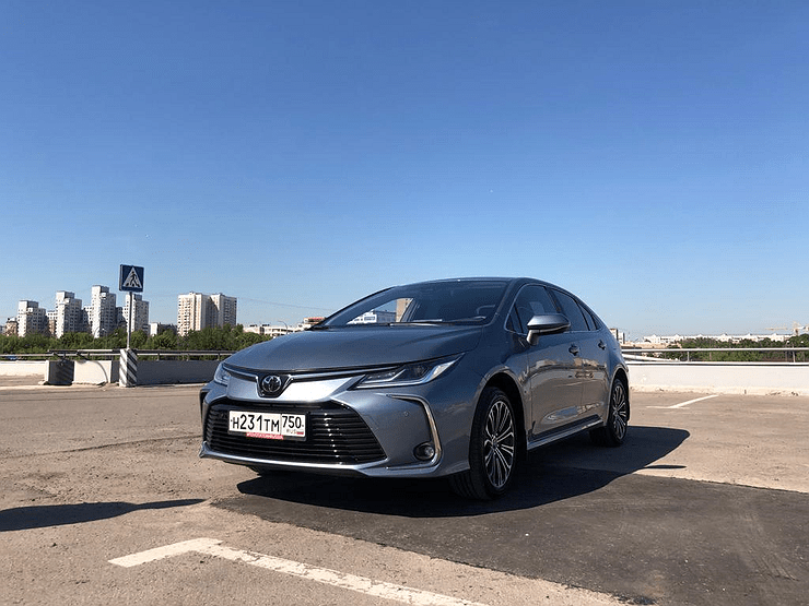 Дорого и сердито: первый российский тест-драйв новой Toyota Corolla