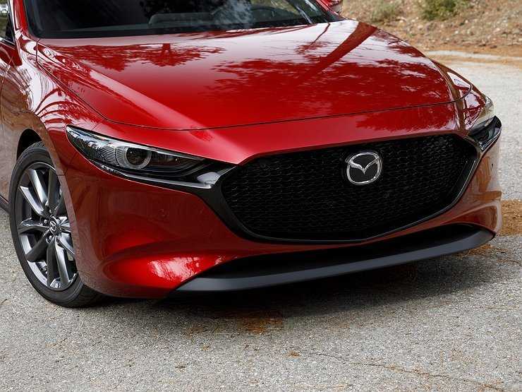 В России начинаются продажи новой Mazda3