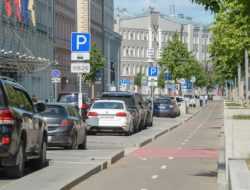 Московским водителям рекомендовали внимательней выбирать места парковки