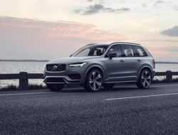 Обновленный Volvo XC90 приедет в Россию этим летом