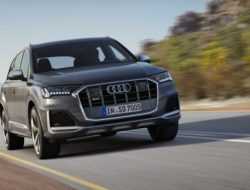 Audi представила обновленный кроссовер SQ7