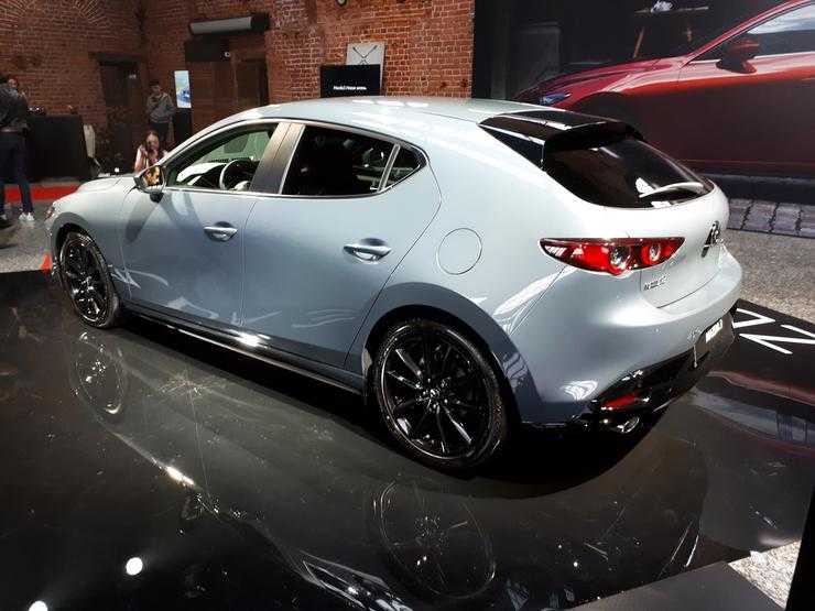 Новая Mazda3 представлена в России официально