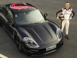 Porsche показала близкий к серии прототип первого электрокара