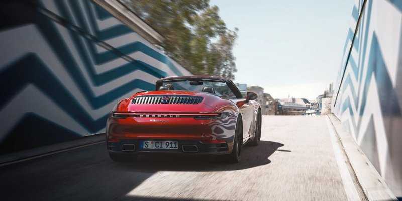 
                                    Porsche объявила рублевую стоимость новых купе и кабриолета 911 Carrera
                            