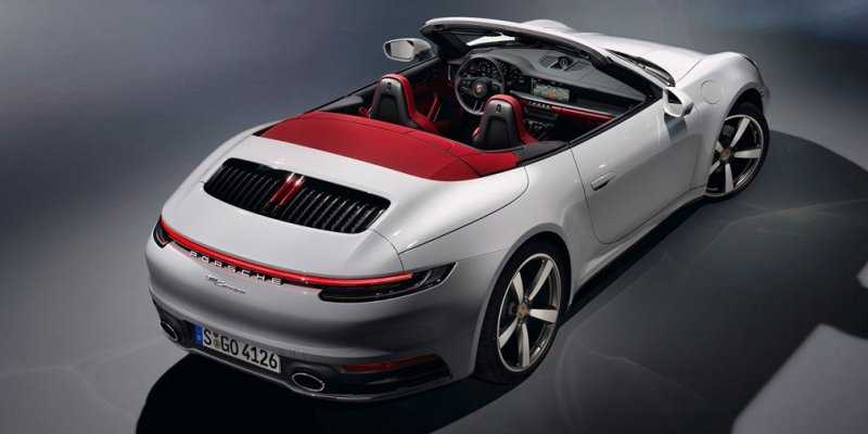 
                                    Porsche объявила рублевую стоимость новых купе и кабриолета 911 Carrera
                            