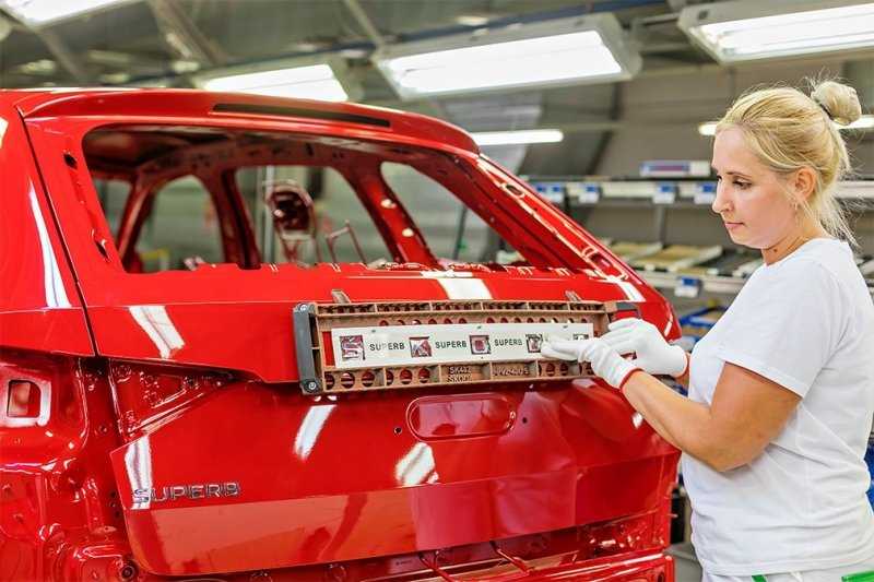 
                                    Компания Skoda начала производство обновленного Superb
                            