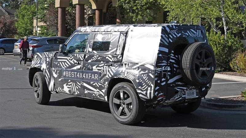 
                                    Новый Land Rover Defender получит восьмиместную версию
                            