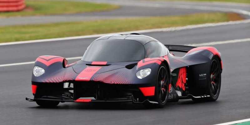 
                                    Aston Martin показал новый гиперкар Valkyrie на гоночном треке
                            