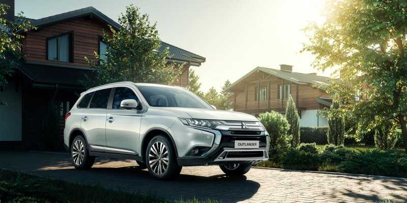 
                                    Mitsubishi раскрыла стоимость семиместного Outlander для России
                            
