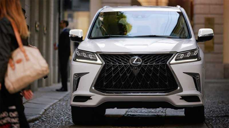 
                                    Lexus добавил агрессии внедорожнику LX
                            