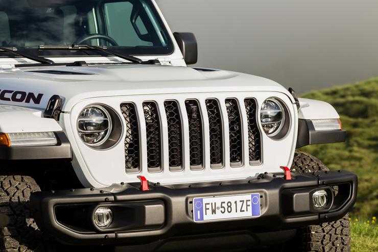 Сорвало крышу: первый тест-драйв «безбашенного» пикапа-кабриолета Jeep Gladiator