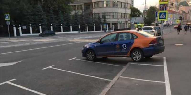 
                                    В Москве появилась парковка с заездом на высокий тротуар
                            
