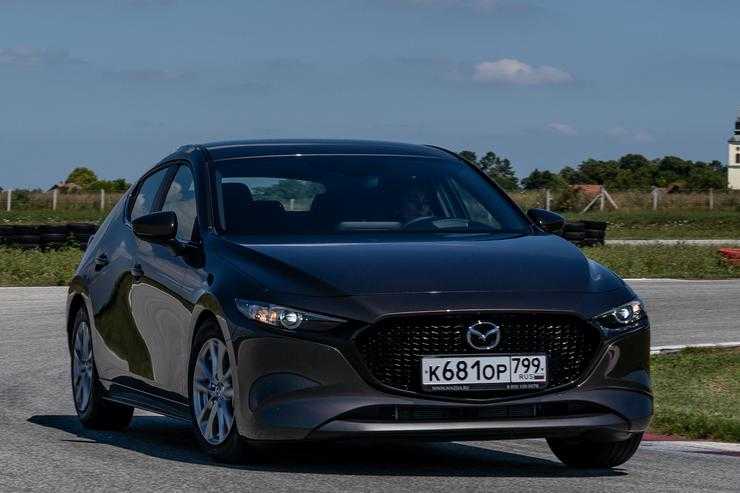 Первый тест-драйв новой Mazda3: премиальный фонд