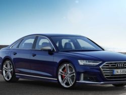 Audi представила спортивный седан S8 нового поколения
