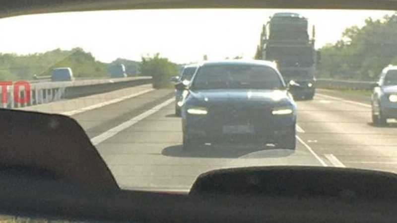 
                                    Новую Skoda Octavia заметили без камуфляжа
                            