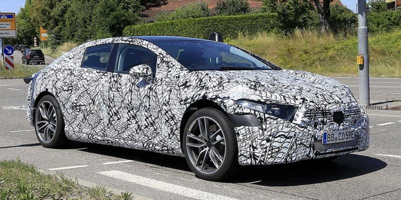 
                                    Электрический лифтбек Mercedes-Benz впервые замечен на тестах
                            